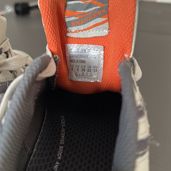 Boys Sketchers size 4 - Picture 6 of 7